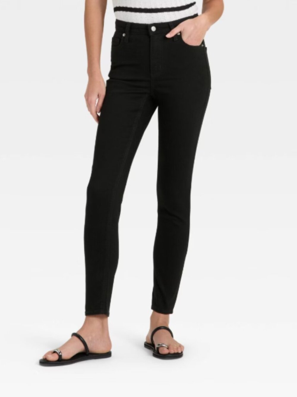 NWT- Universal Thread No-Fade Black Jeans size 4 short